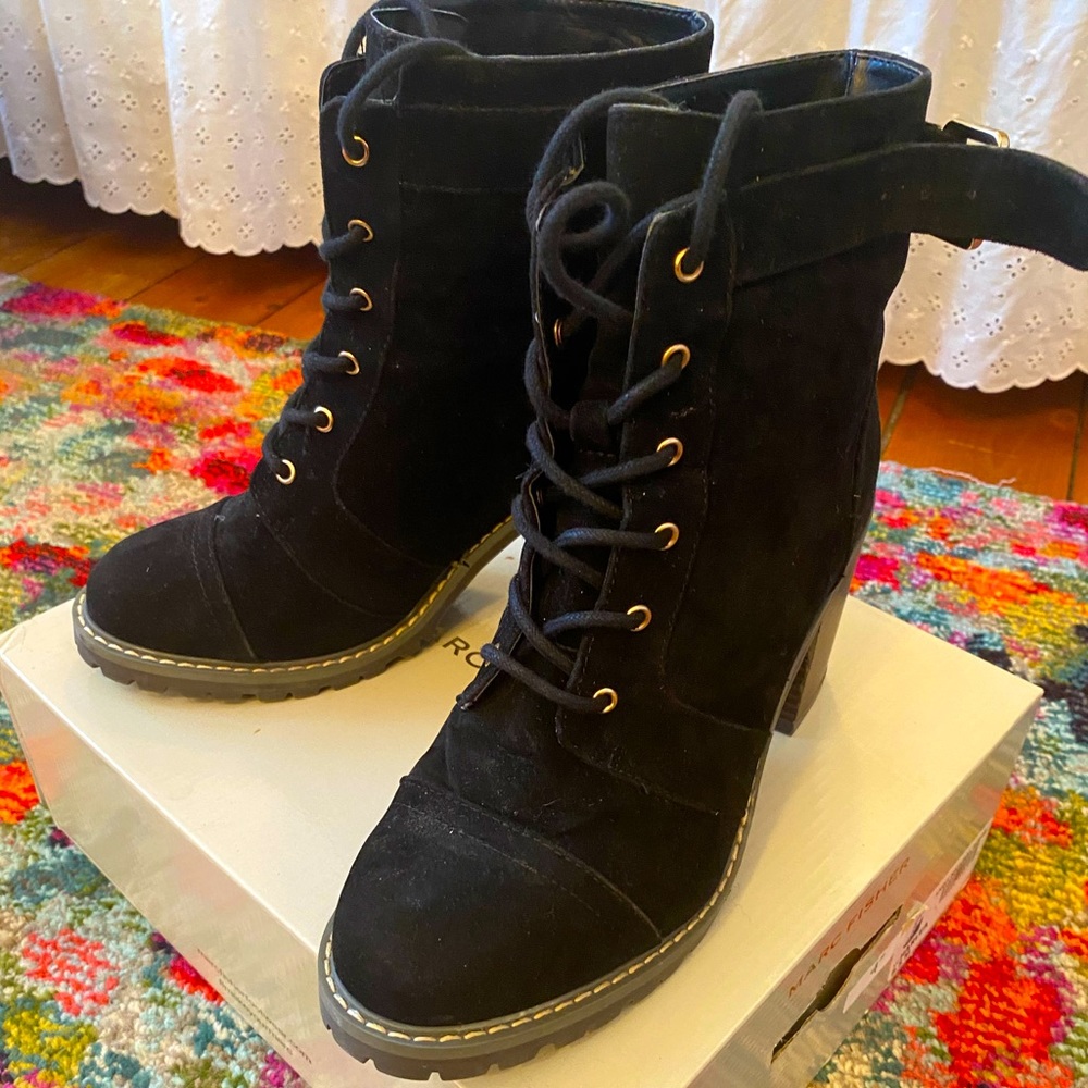 Black heeled boots